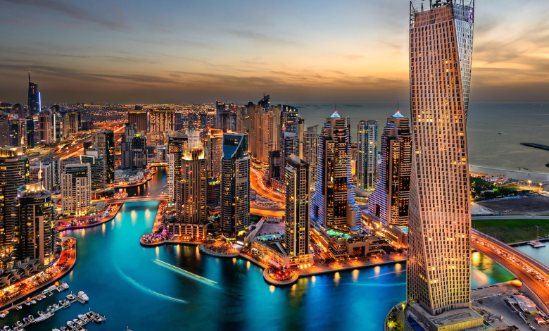 بدأت وزارة الموارد البشرية والتوطين الإماراتية زيادة أعداد شركات القطاع الخاص المستهدفة بالتوطين التي يبلغ عدد موظفيها بواقع يتراوح بين 20 و49 للمنشأة الواحدة.