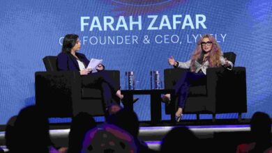 قالت فرح ظفر، المؤسسة والرئيسة التنفيذية لـ "لايفلي"، إنهم يدفعون مستخدميهم مقابل استخدام منصتهم، وهذا يميزهم عن شركات التكنولوجيا الأخرى التي تحقق أرباحًا من نشر المحتوى دون مكافآت للمستخدمين