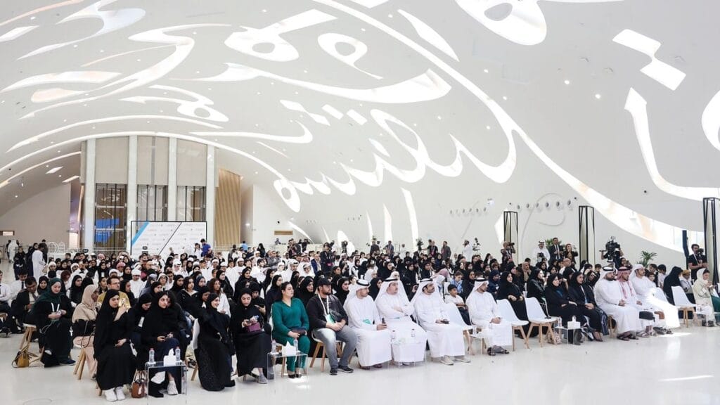 معالي عمر سلطان العلماء يُطلق أول معجم رقمي لمصطلحات الذكاء الاصطناعي باللغة العربية خلال فعاليات الإمارات تبرمج 2023