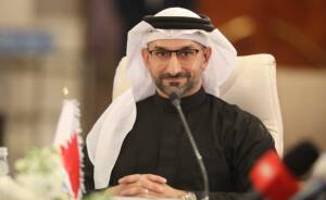 وزير الصناعة والتجارة عبد الله بن عادل فخرو