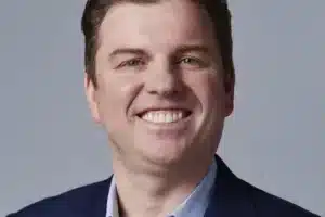 توني بيتس، الرئيس التنفيذي ورئيس مجلس إدارة شركة جينيسيس