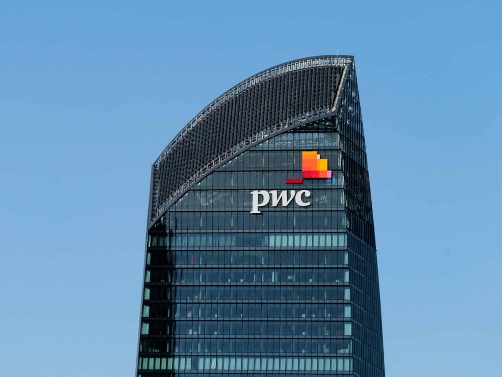 شركتا pwc وDataEQ تقومان بتحليل أداء 7 بنوك سعودية