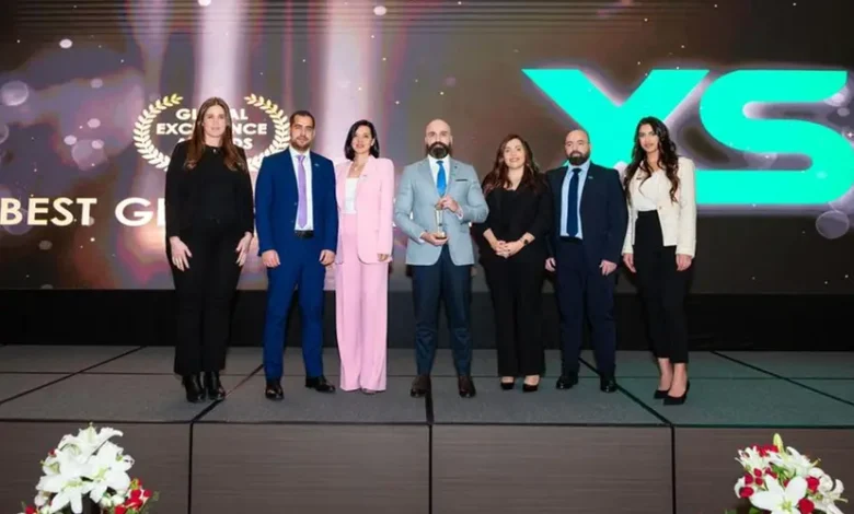 مجموعة إكس أس العالمية تتوج بجائزة "أفضل وسيط مالي عالمي" في معرض قطر المالي