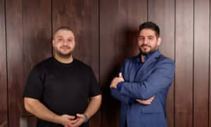 قامت مشاريع الأمل، الذراع الاستثماري لصندوق الأمل البحريني، بالاستثمار مبلغ 200 ألف دولار أمريكي جنبًا إلى جنب مع Plug & Play في شركة The Digital Hotelier، وذلك خلال مشاركتها في برنامج بيبان التلفزيوني.