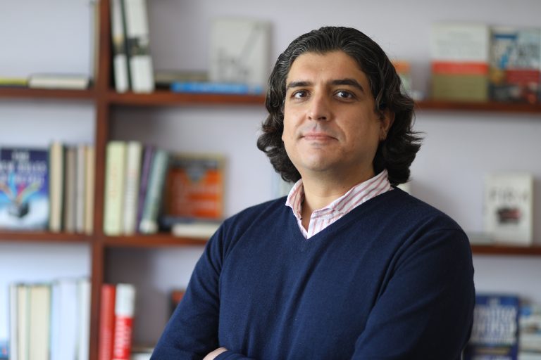 تعتمد العديد من متاجر البقالة في دولة الإمارات بشكل كبير على الطرق التقليدية ولا تواكب الرقمنة بشكل كامل، لذا يمثل توسع 24SEVEN في الإمارات فرصة لمواصلة تطوير عملياتها. ونظرًا لاعتماد متاجر البقالة على الطرق التقليدية إلى حد كبير، هنالك إمكانيات وفرص هائلة لتوفير حلول تكنولوجية متقدمة لتعزيز نطاق عملياتهم. ويقول جرار شاه، المؤسس والرئيس التنفيذي في 24SEVEN: "إن تطوير مواصفات أجهزة نقاط البيع (POS) في دولة الإمارات لا يقتصر على توفير الراحة لأصحاب المتاجر فحسب، بل يشمل أيضًا رقمنة النظام البيئي للمتاجر الصغيرة بأكملها.