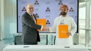 عمانتل وسي سي إينرجي دي ديفالوبمنت: شراكة استراتيجية لتحسين قطاع الطاقة في سلطنة عمان