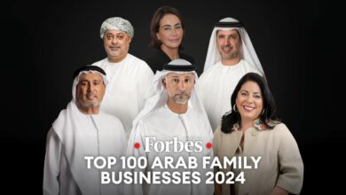 كشفت فوربس الشرق الأوسط عن قائمتها السنوية "أقوى 100 شركة عائلية عربية لعام 2024" لتسلط الضوء على أكبر الشركات العائلية العريقة في المنطقة، التي تشهد تحولات في أعمالها من خلال التوسع والاستثمار. ولإعداد القائمة، اهتمت فوربس الشرق الأوسط بالشركات التي تملكها أو تديرها عائلات عربية