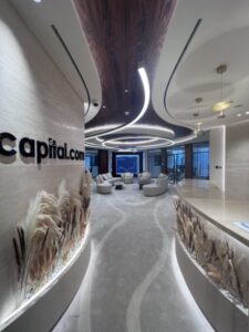 فتحت "Capital.com"، منصة التداول العالمية ذات المعدلات المرتفعة للنمو، والمجموعة المالية التكنولوجية التي تجاوزت تداولها تريليون دولار أمريكي في عام 2023، مقرًا إقليميًا جديدًا في دولة الإمارات العربية المتحدة، ضمن مبادرة "الجيل التالي من الاستثمارات الأجنبية المباشرة".