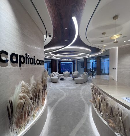 فتحت "Capital.com"، منصة التداول العالمية ذات المعدلات المرتفعة للنمو، والمجموعة المالية التكنولوجية التي تجاوزت تداولها تريليون دولار أمريكي في عام 2023، مقرًا إقليميًا جديدًا في دولة الإمارات العربية المتحدة، ضمن مبادرة "الجيل التالي من الاستثمارات الأجنبية المباشرة".