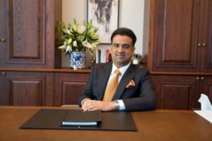 أعلنت شركة إيسترن فورتشن للاستثمارات ومقرها  دبي، عن تولي برابهبريت سينج جيل، المعروف باسم هاري جيل، منصب رئيس مجلس إدارة شركة Pay 10 لحلول الدفع الإلكتروني والتكنولوجيا المالية.