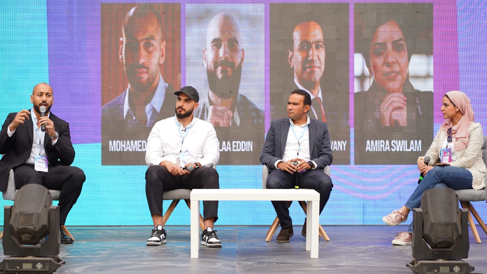 Today marked the first day of the fifth edition of the "Startups without Borders" in Cairo, under the theme "Beyond Boundaries, Building Global Horizons," with the participation of 5000 investors, innovators, entrepreneurs, and stakeholders from the startup sector worldwide.