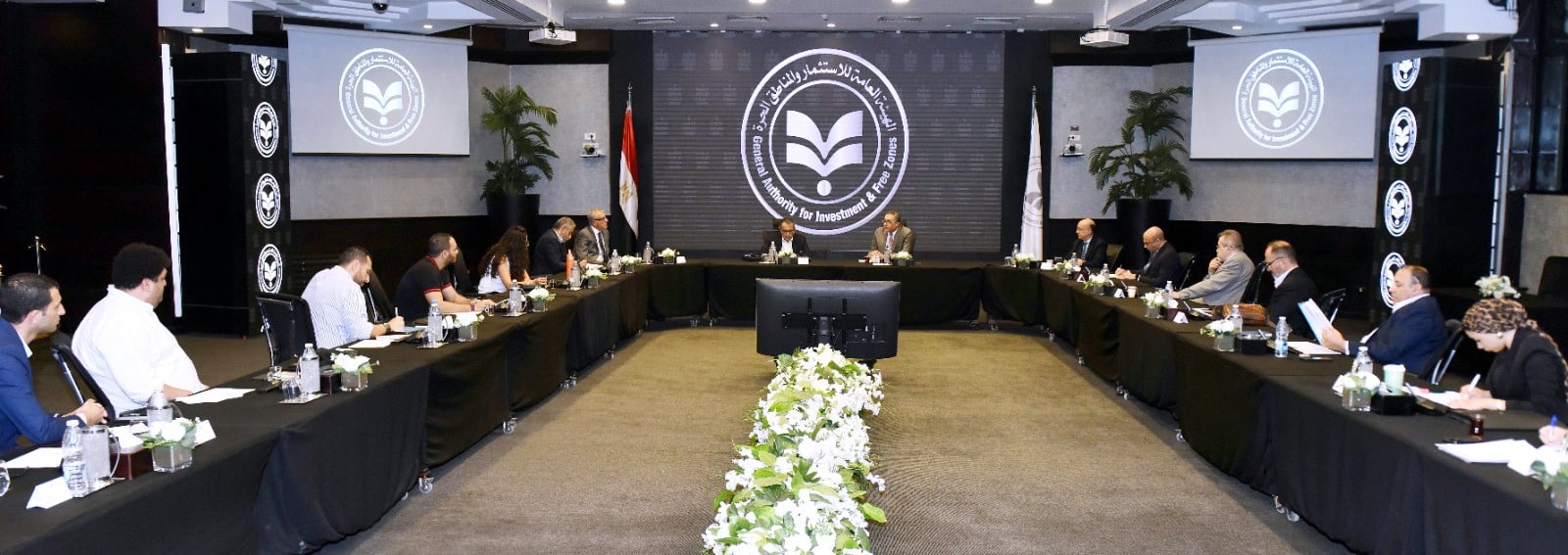 استضافت الهيئة العامة للاستثمار والمناطق الحرة الاجتماع الأول للمجلس الاستشاري الخاص بالوحدة الدائمة لدعم رواد الأعمال والشركات الناشئة، بحضور حسام هيبة، الرئيس التنفيذي للهيئة العامة للاستثمار والمناطق الحرة، و حسام عبد القادر، رئيس الإدارة المركزية لريادة الأعمال بالهيئة.