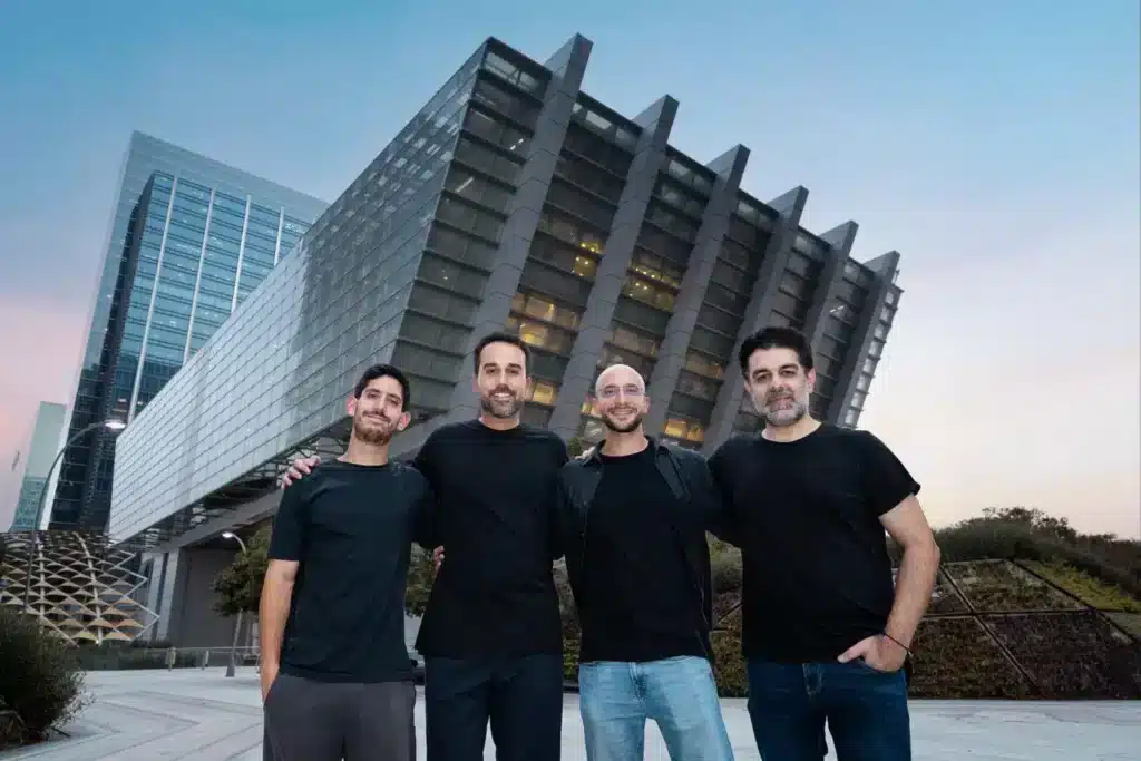 جمعت منصة فلاب كاب، العاملة في قطاع التكنولوجيا المالية، 34 مليون دولار في جولة تمويل قبل الفئة A، بعد نحو عامين من جمع 3.6 مليون دولار في جولة تمويل أولي، ليصل إجمالي تمويل الشركة إلى 37.6 مليون دولار.