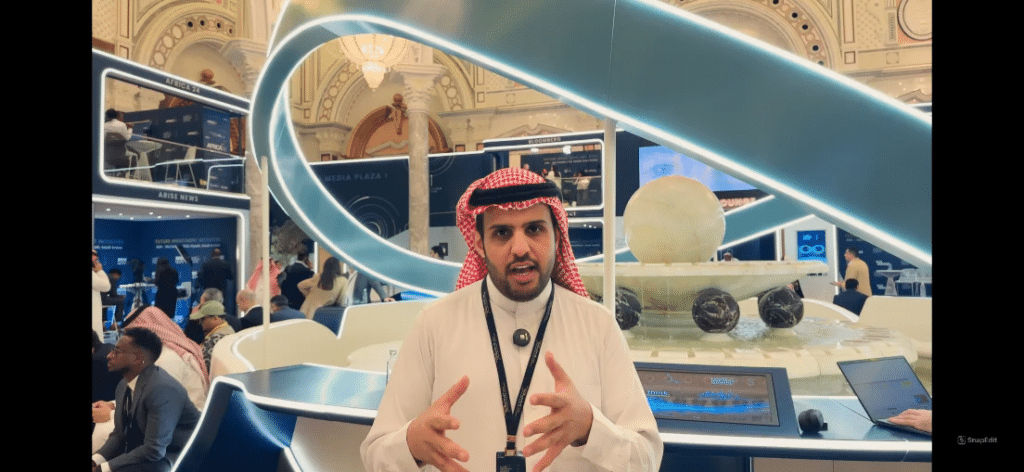 قال حسن البلوي، المؤسس والرئيس التنفيذي لشركة Wakecap، وهي شركة متخصصة في الحلول التقنية لإدارة المشاريع وتتخذ المملكة العربية السعودية مقرًا لها، إن مهمة شركته تبدأ بتركيب الحساسات (السينسور) على الخوذات، بالإضافة إلى المنتجات التجريبية (Beta Product)، بهدف رفع مستويات السلامة المهنية والكفاءة في مواقع العمل.