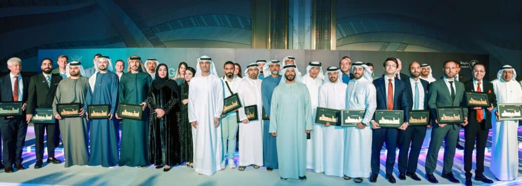 أراضي دبي تُكرّم أكثر من 120 جهة في القطاع العقاري