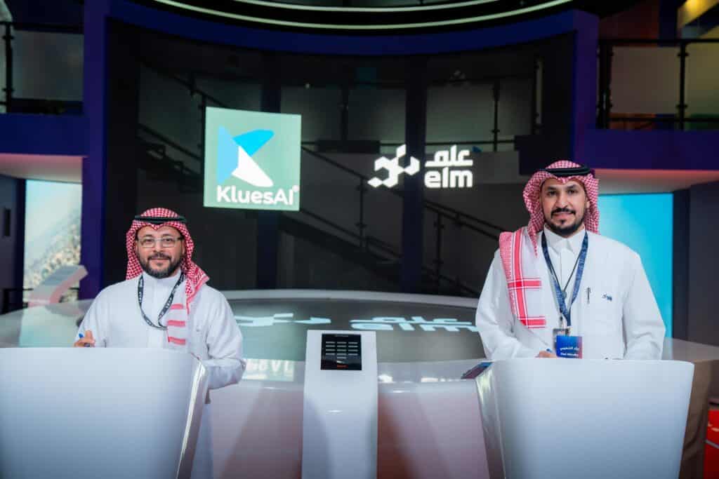 وقّعت شركة "علم" في الحلول الرقمية، اتفاقية تعاون مع شركة "Klues.AI"، المتخصصة في حلول الذكاء الاصطناعي وتعلم الآلة، بهدف تعزيز التعاون وتبادل الخبرات في التقنيات الحديثة، مما يسهم في دفع عجلة التحول الرقمي في هذا المجال.