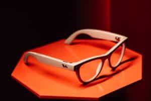 ميتا و EssilorLuxottica تطلقان نظارات Ray-Ban Meta الذكية رسميًا في الإمارات