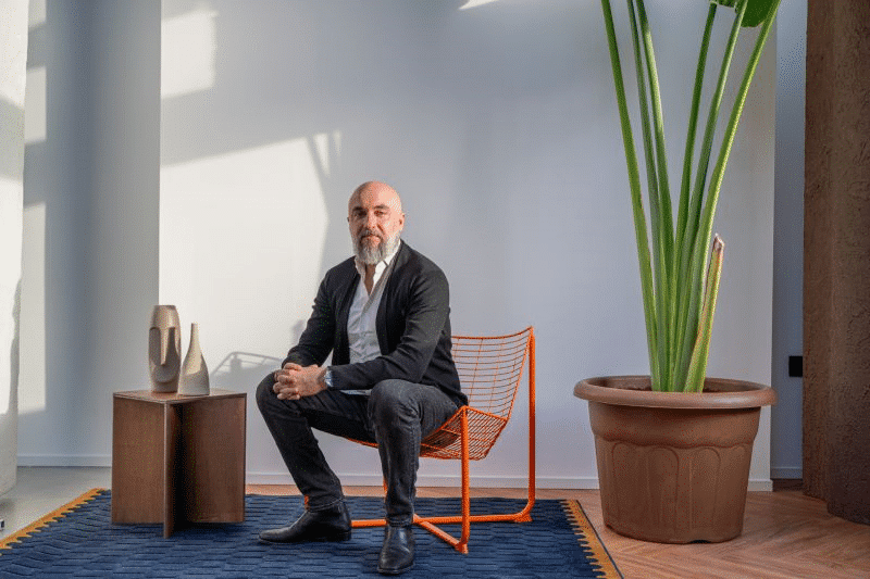 Airalo, headquartered in the United States and operating as a digital platform for electronic SIM (eSIM) services, announced the closing of a new $220 million funding round led by global investment firm CVC.