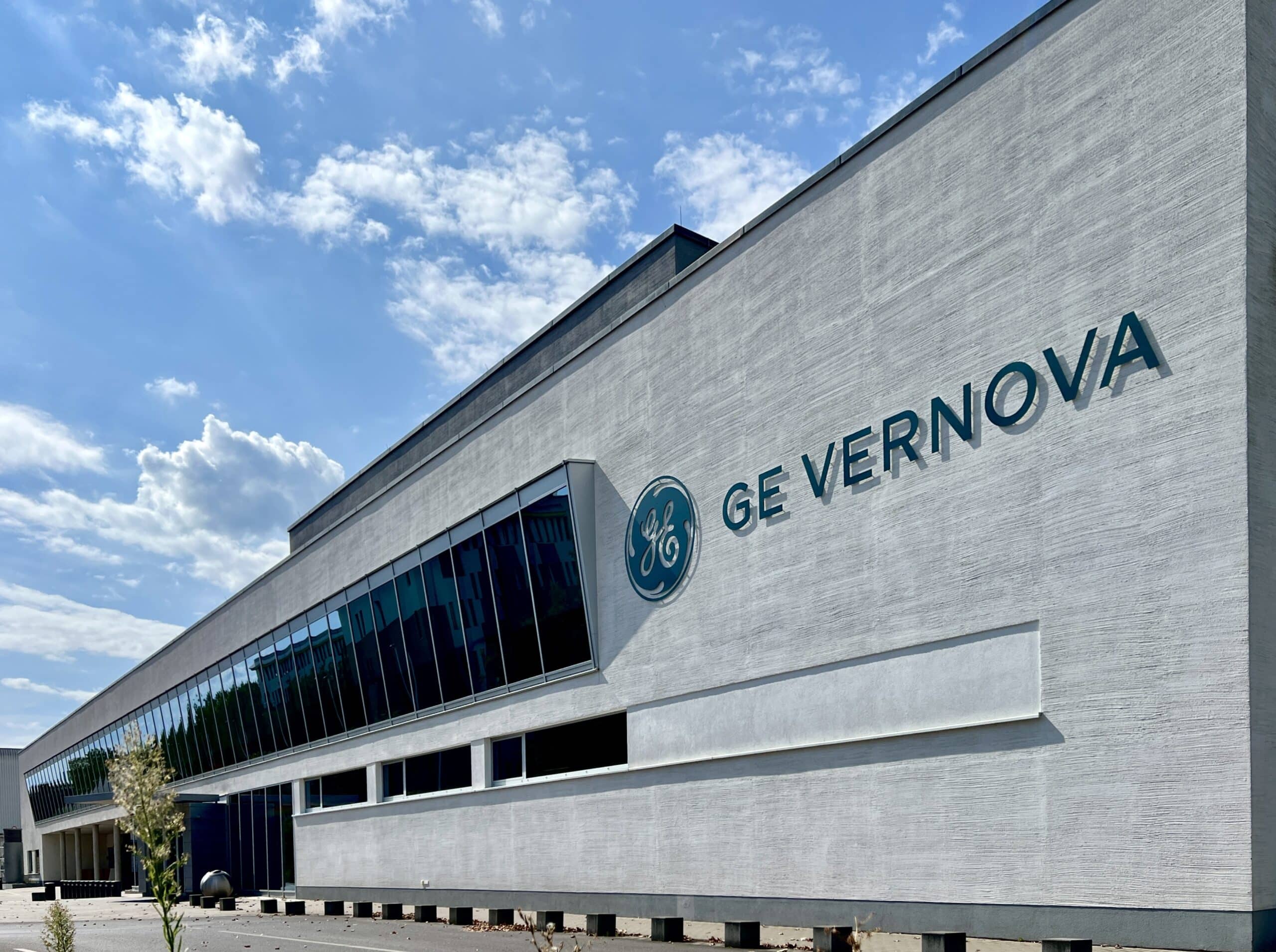 استحوذت شركة GE Vernova، المتخصصة في قطاع معدات وحلول الطاقة، على شركة Alteia الفرنسية وهي عاملة في نشاط تطوير برمجيات الذكاء الاصطناعي؛بغرض تعزيز القدرات الرقمية والحلول التقنية الموجهة لمشغلي شبكات الكهرباء والبنىة التحتية الحيوية.