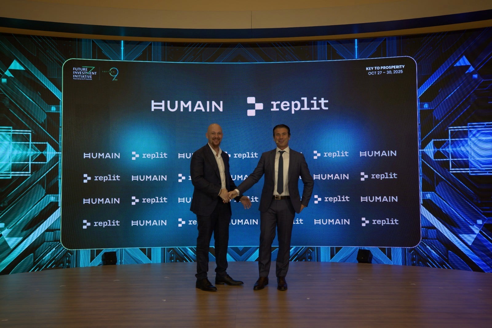 أعلنت شركة HUMAIN، المتخصصة في الذكاء الاصطناعي والمدعومة من قبل صندوق الاستثمارات العامة، خلال النسخة التاسعة من مبادرة مستقبل الاستثمار (FII9)، عن شراكة استراتيجية مع شركة Replit، المنصة المتخصصة في مجال تطوير برمجيات الذكاء الاصطناعي الذاتي (agentic AI)، بهدف تمكين جيل جديد من المطورين المتمكنين من الذكاء الاصطناعي في مختلف دول مجلس التعاون الخليجي.