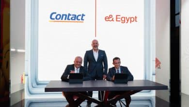 وقعت شركة e& money، التابعة لإي آند مصر، عقد شراكة مع مجموعة كونتكت المالية، بغرض وضع حلول تمويل مبتكرة لتحسين خدمات التمويل الاستهلاكي من خلال دمج تطبيقي "&My e" و"e& money"، بما يمنح العملاء تجربة رقمية متكاملة وسلسة.