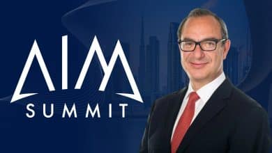 عرض فادي موصلي، المدير التنفيذي بشركة Capital Markets Transactions JLL، المتخصصة في تقديم الاستشارات العقارات للعملاء من المستثمرين والبنوك خلال قمة AIM للاستثمار؛ طرق وأدوات الاستثمار لفئات جديدة من مستثمري التجزئة الصغار بالإعتماد على الخدمات التقنية المتطورة من بينها تطبيقات الهاتف المحمول والبلوكتشين؛ بما يعزز توافر سيولة لقطاع العقارات ويمنح فرص للاستثمار العقاري لكافة الشرائح.