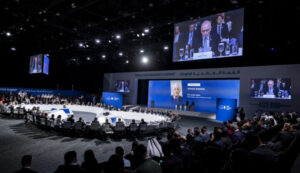 The Artificial Intelligence Sciences Forum, held as part of the World Scientists Summit, which launched today alongside the World Governments Summit, discussed the impact of artificial intelligence on shaping the economy, the future of jobs, policymaking, and its ability to accelerate science and research.