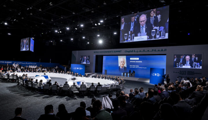  ناقش "منتدى علوم الذكاء الاصطناعي"، ضمن فعاليات القمة العالمية للعلماء، التي انطلقت اليوم بالتزامن مع القمة العالمية للحكومات، تأثير الذكاء الاصطناعي على تشكيل الاقتصاد ومستقبل الوظائف، وصياغة القرارات، وقدرته على تسريع العلوم والبحوث.