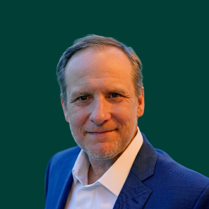 A specialized session at the 2026 Saudi Media Forum highlighted the pivotal role of artificial intelligence in maintaining journalistic credibility while supporting media organizations in fulfilling their mission effectively.