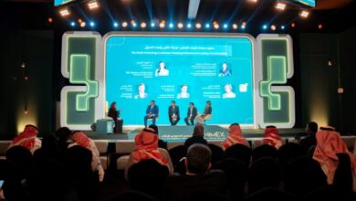 ناقش خبراء أعلاميون ومسئولون سياسيون وصناع القرار في عدد من المؤسسات العالمية والدول؛ مستقبل صناعة تقنيات الإعلام وارتباطه ذلك القطاع بالوسائل التكنولوجيا وأدوات الذكاء الإصطناعي في تعزيز الوعي الاجتماعي ودعم الاستثمار، وذلك خلال أحد الجلسات التخصصية بفعاليات المنتدي السعودي للإعلام 2026 في نسخته الخامسة لهذا العام.