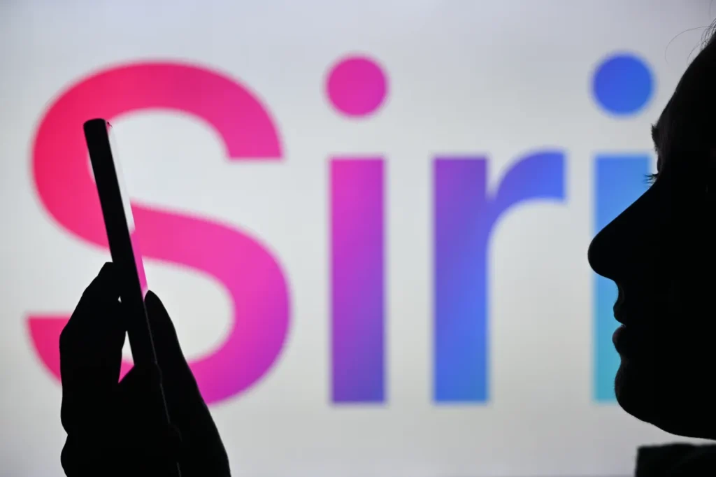 تحديث Siri الجديد من Apple قد يتيح حذف المحادثات تلقائيًا